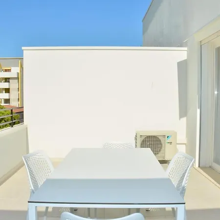 Marine Escape - Seaside Tranquility Apartment